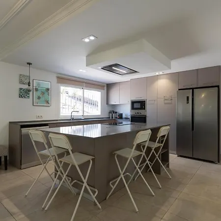 Suites Apartment *
